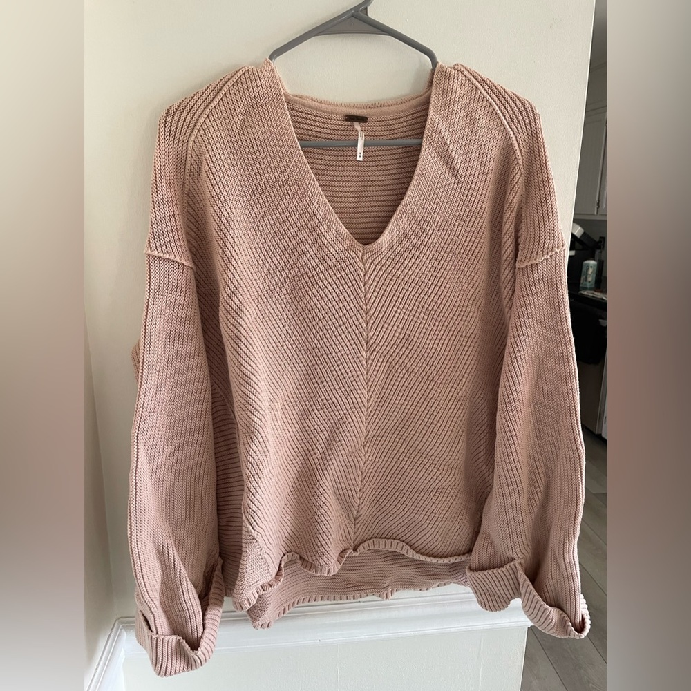 Oversized Free People sweater. SZ M. Pale pink
